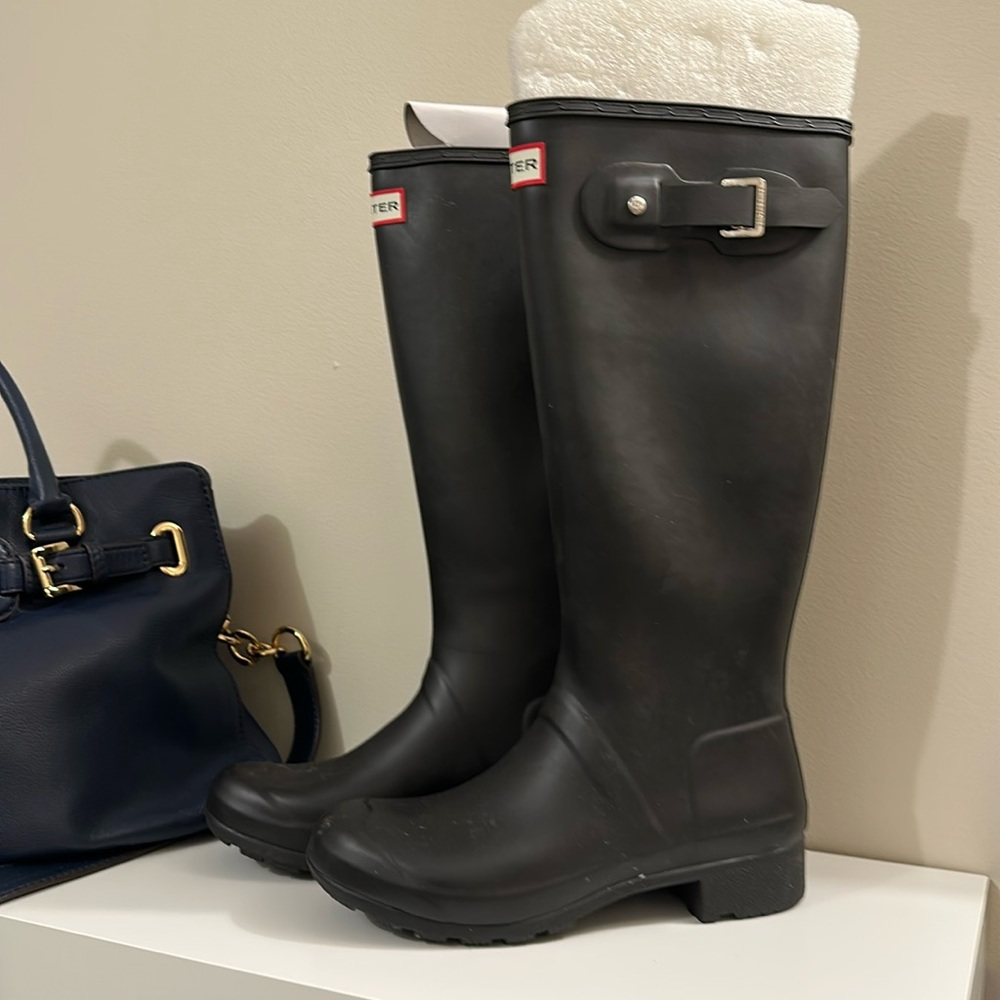NEW. Hunter Navy boots